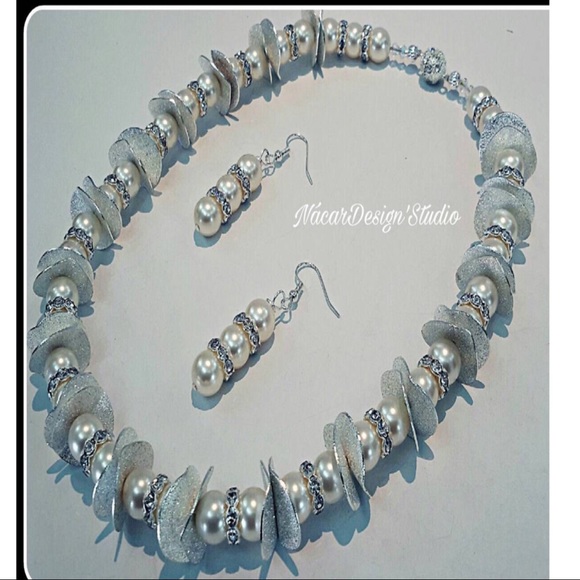 NWT Swarovski Crystal Pearl Necklace Set. - Picture 5 of 8